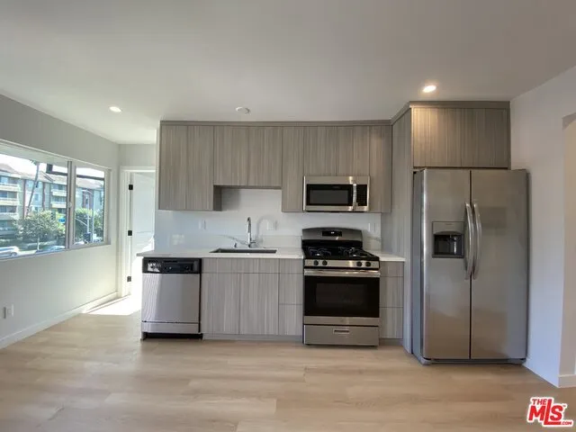 3207 W 3rd Street 7, Los Angeles, California 90020