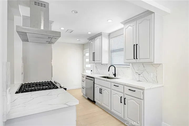 Main House:Kitchen-All new appliances