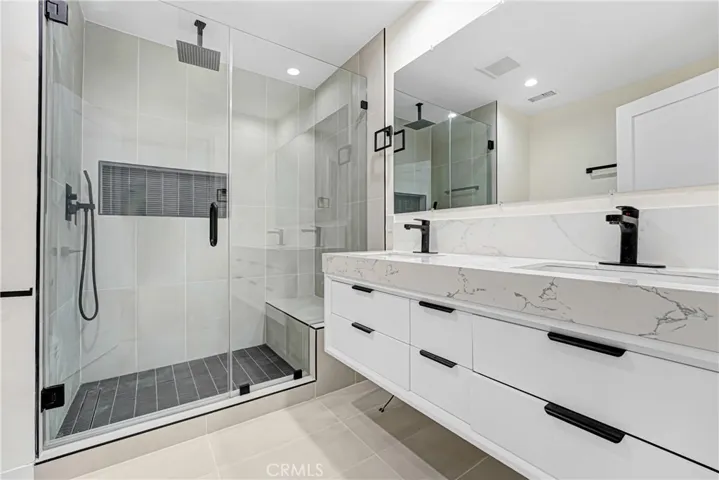 Main House: Primary Bathroom