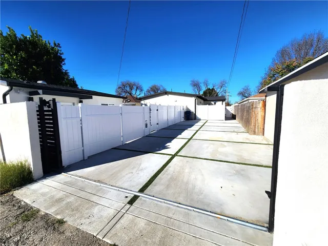 Gated Parkingw/Alley Access
