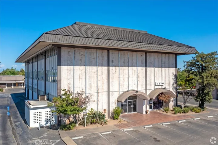 4270 N Blackstone, Fresno, California 93726