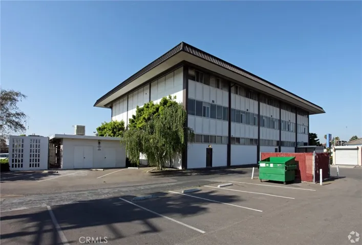 4270 N Blackstone, Fresno, California 93726