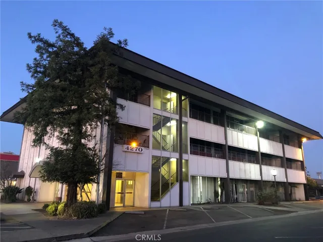4270 N Blackstone, Fresno, California 93726