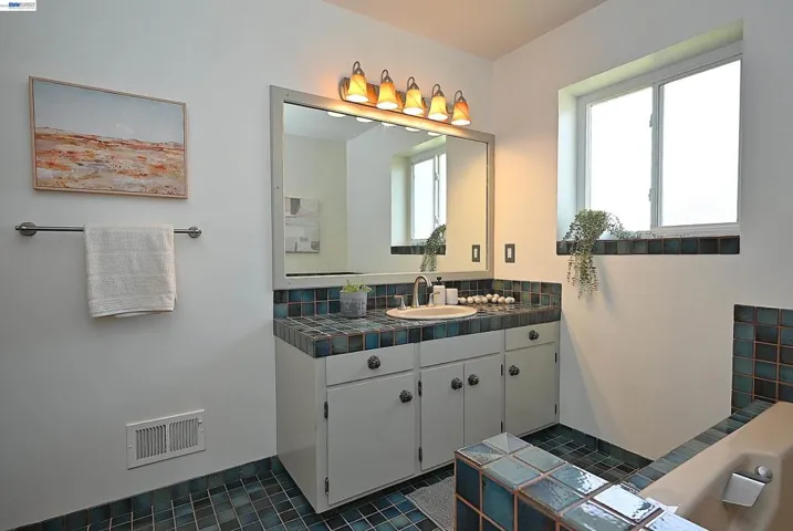 21714 Shadyspring Rd, Castro Valley, California 94546