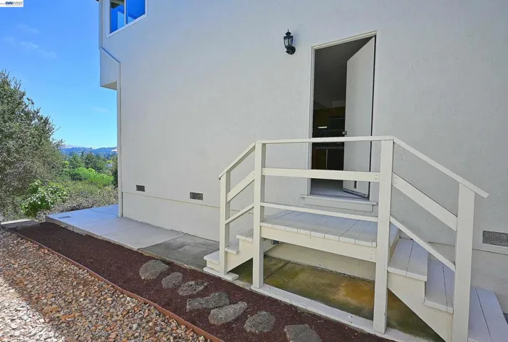 21714 Shadyspring Rd, Castro Valley, California 94546
