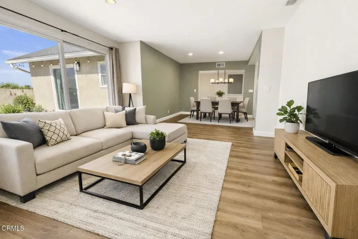 family room rstaged