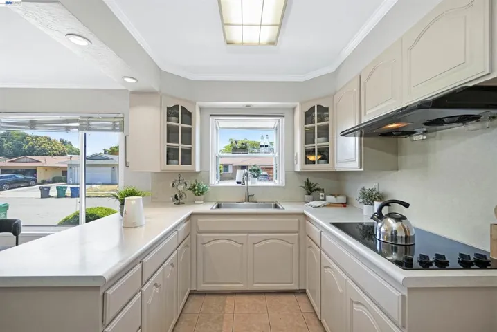 2053 Trafalgar Ave, Hayward, California 94545