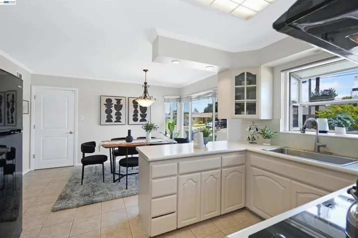 2053 Trafalgar Ave, Hayward, California 94545