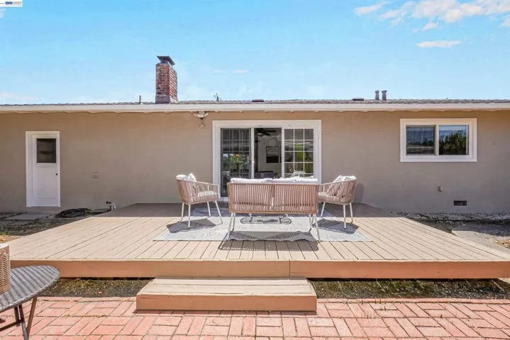 2053 Trafalgar Ave, Hayward, California 94545