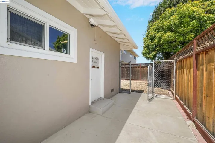 2053 Trafalgar Ave, Hayward, California 94545
