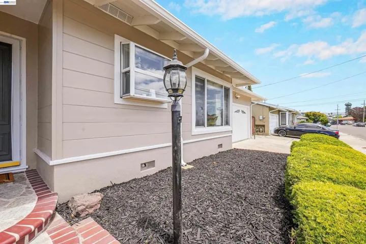 2053 Trafalgar Ave, Hayward, California 94545