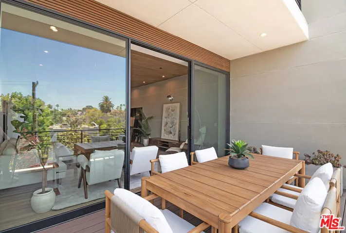1122 N Coronado Street, Los Angeles, California 90026