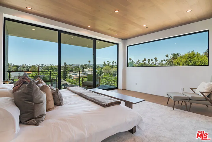 1122 N Coronado Street, Los Angeles, California 90026