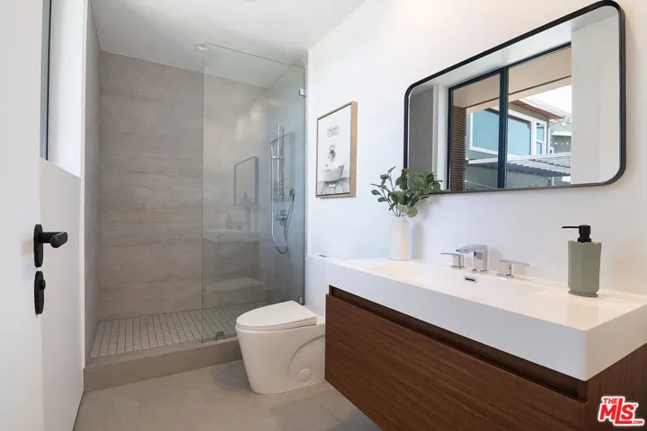1122 N Coronado Street, Los Angeles, California 90026