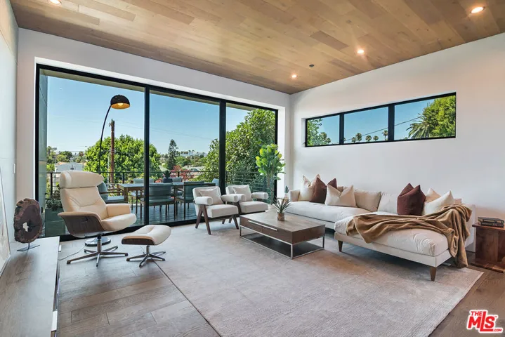 1122 N Coronado Street, Los Angeles, California 90026
