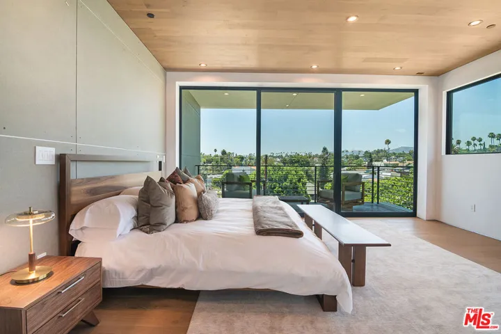 1122 N Coronado Street, Los Angeles, California 90026