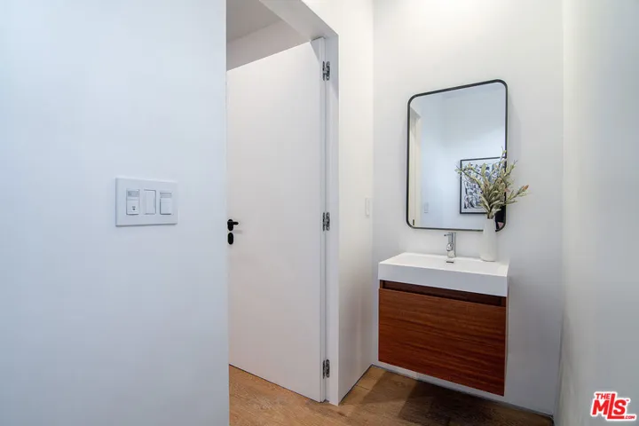 1122 N Coronado Street, Los Angeles, California 90026