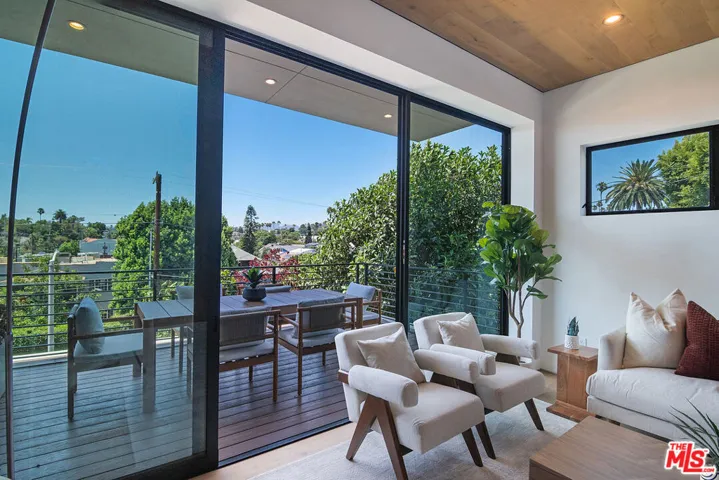 1122 N Coronado Street, Los Angeles, California 90026