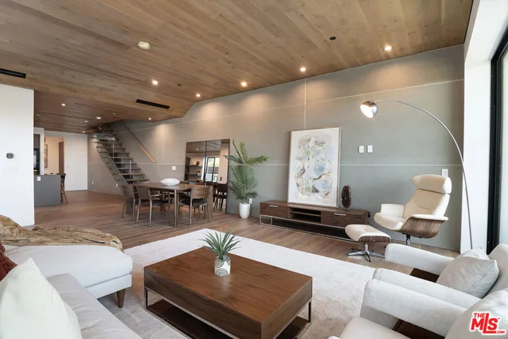 1122 N Coronado Street, Los Angeles, California 90026