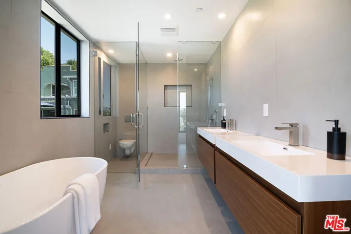 1122 N Coronado Street, Los Angeles, California 90026