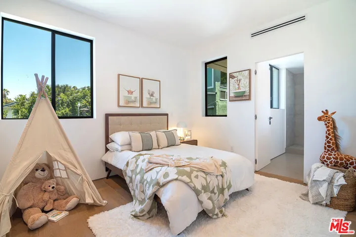1122 N Coronado Street, Los Angeles, California 90026
