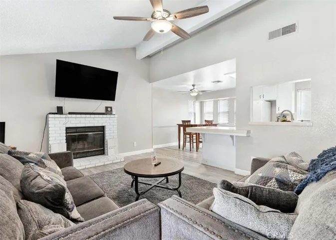 6205 N Barcus, Fresno, California 93722