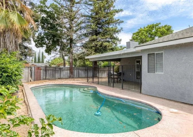 6205 N Barcus, Fresno, California 93722