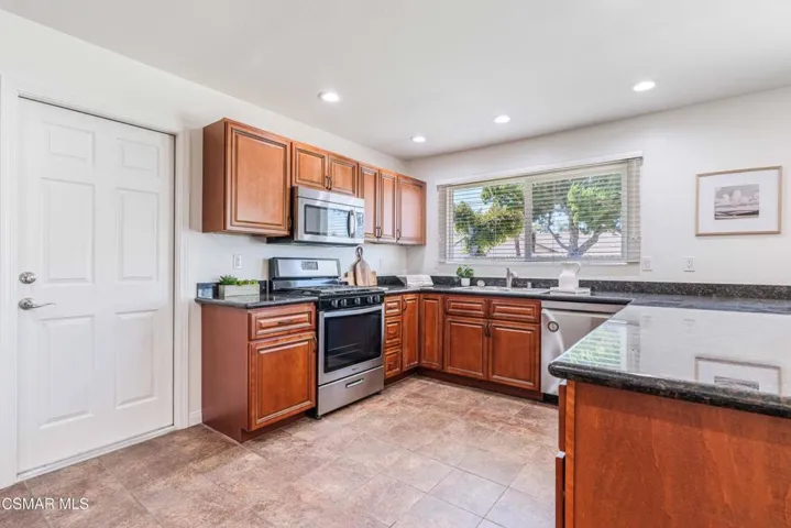 2037 Stanford Dr-8
