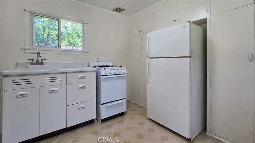 901 N Indian Hill Boulevard, Claremont, California 91711