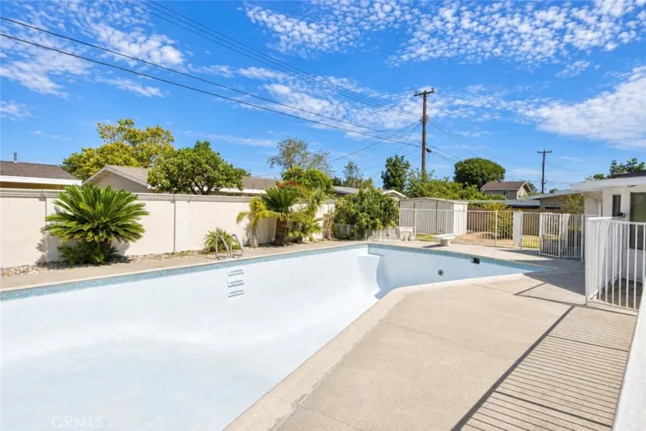 4213 W Roberts, Santa Ana, California 92704