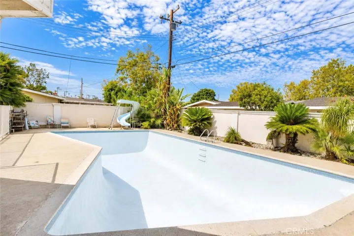 4213 W Roberts, Santa Ana, California 92704