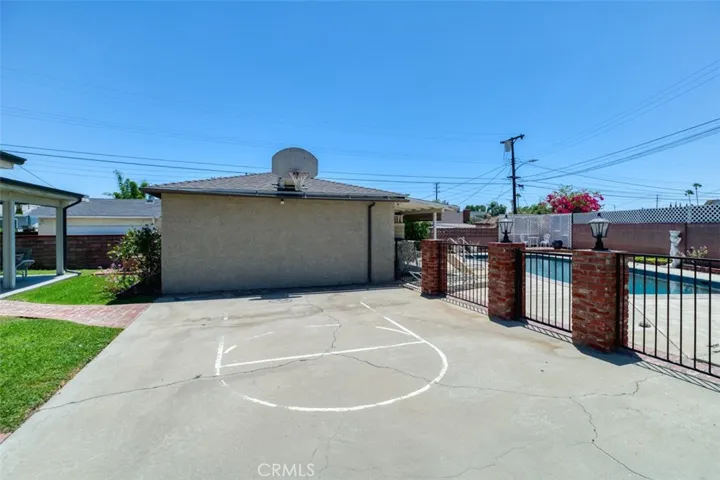 2 car garage.
