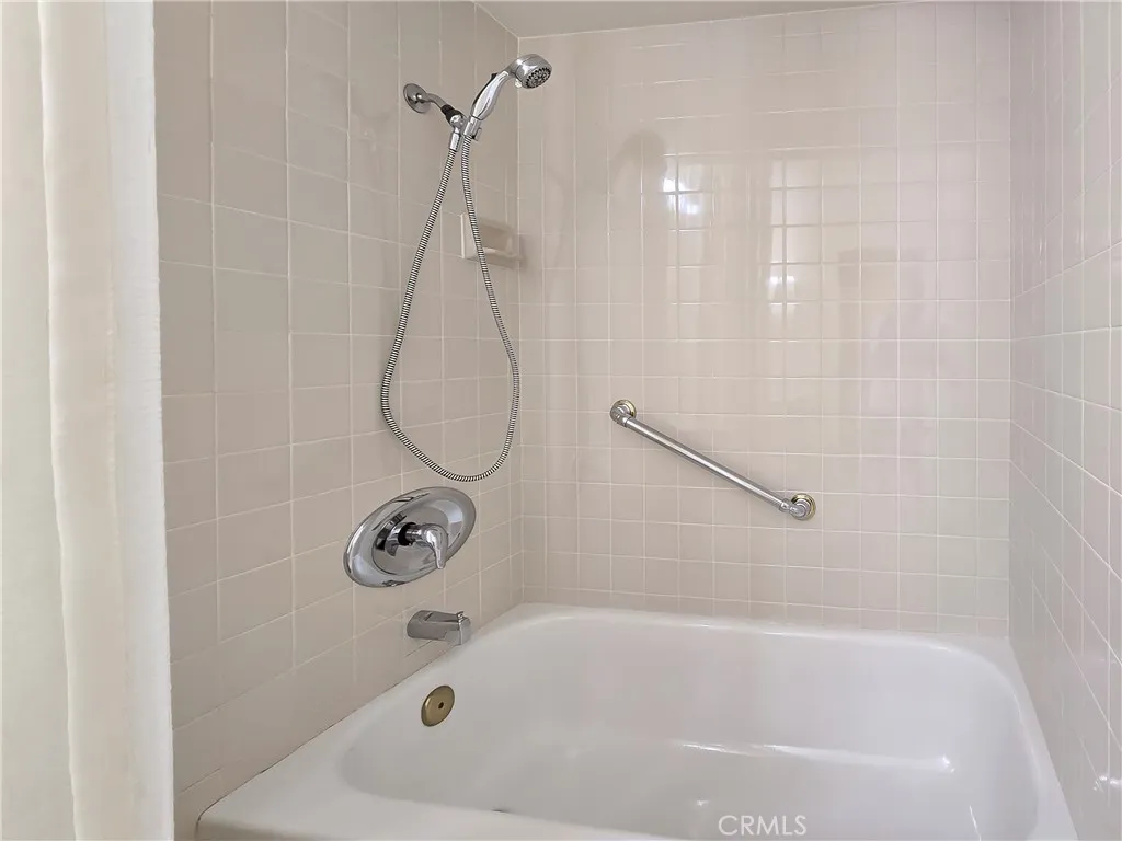 Primary en-suite tub in shower