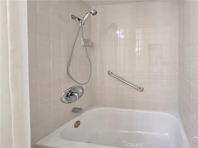 Primary en-suite tub in shower