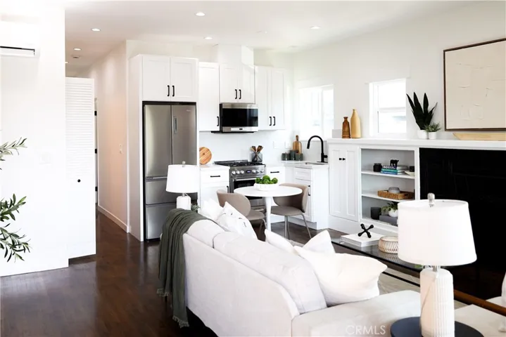 1039 Gladys Ave, Long Beach, California 90804