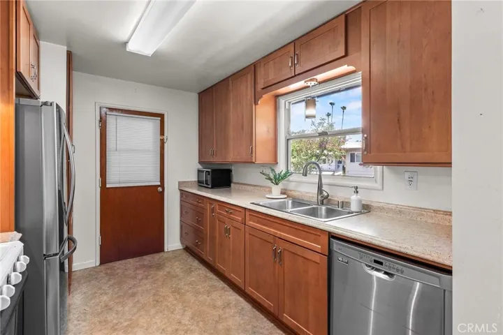 186 N Center, Redlands, California 92373