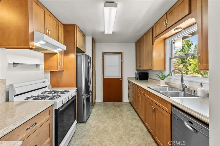 186 N Center, Redlands, California 92373