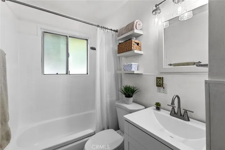 186 N Center, Redlands, California 92373
