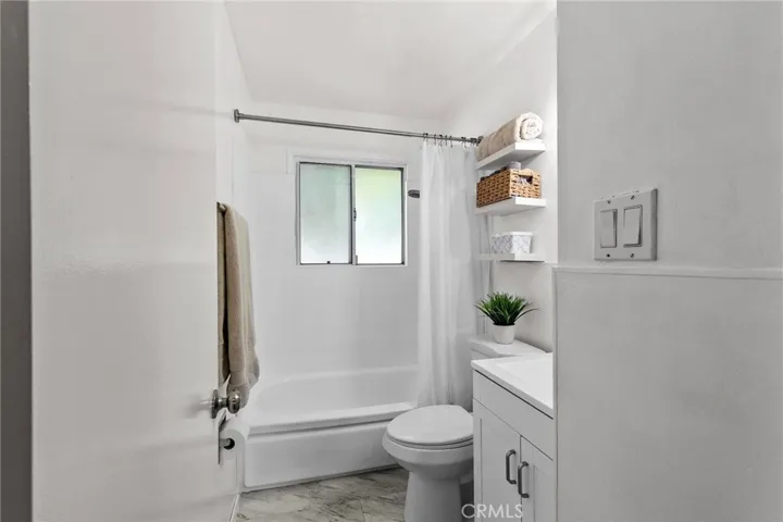 186 N Center, Redlands, California 92373