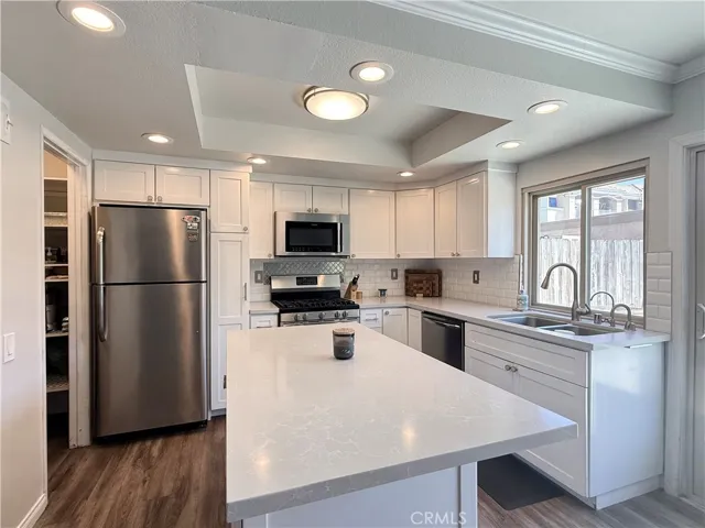 Kitchen with a large quartz center island