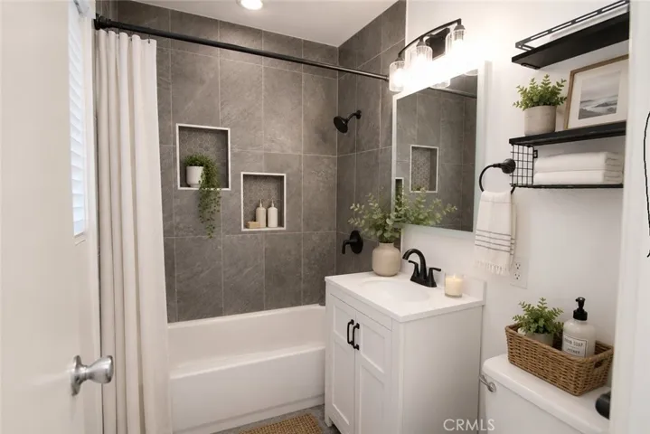 Downstairs full bathroom