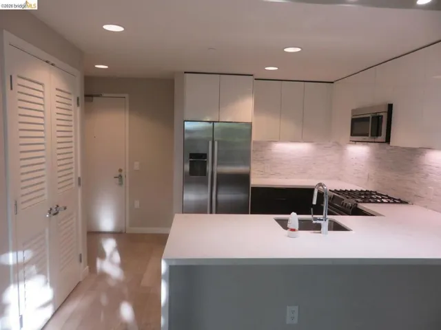 10 Kennedy Pl 203, San Francisco, California 94124