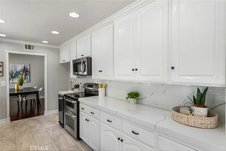 25805 Chapel Hill, Lake Forest, California 92630