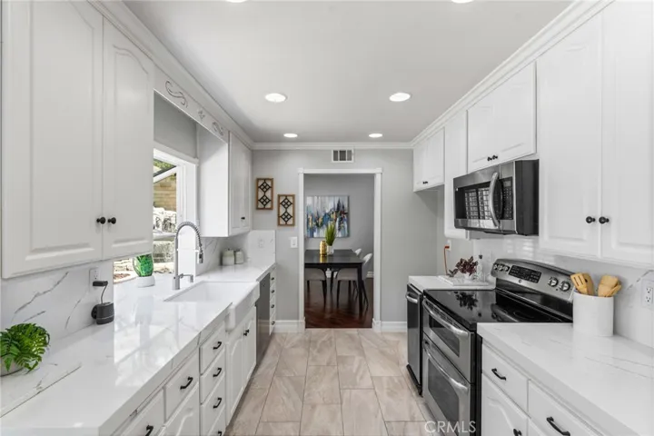 25805 Chapel Hill, Lake Forest, California 92630