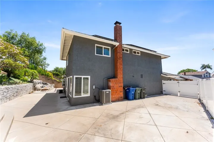 25805 Chapel Hill, Lake Forest, California 92630