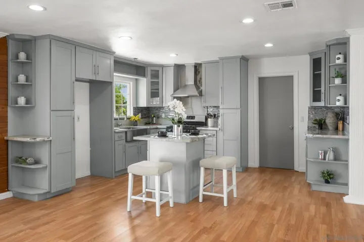 1405 Cuyamaca Ave, Spring Valley, California 91977