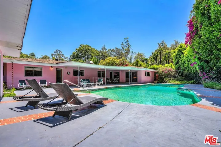 575 E Channel Road, Los Angeles, California 90402