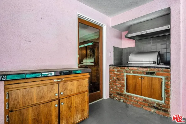 575 E Channel Road, Los Angeles, California 90402