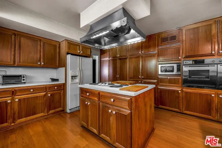 575 E Channel Road, Los Angeles, California 90402