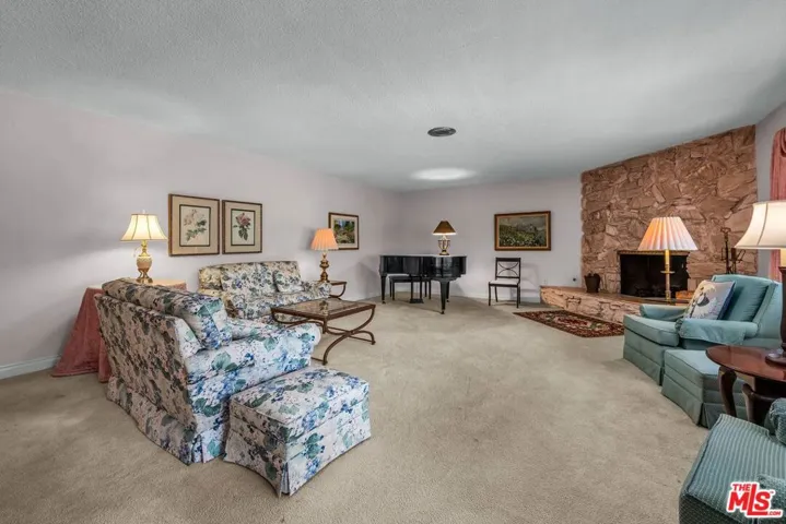 575 E Channel Road, Los Angeles, California 90402
